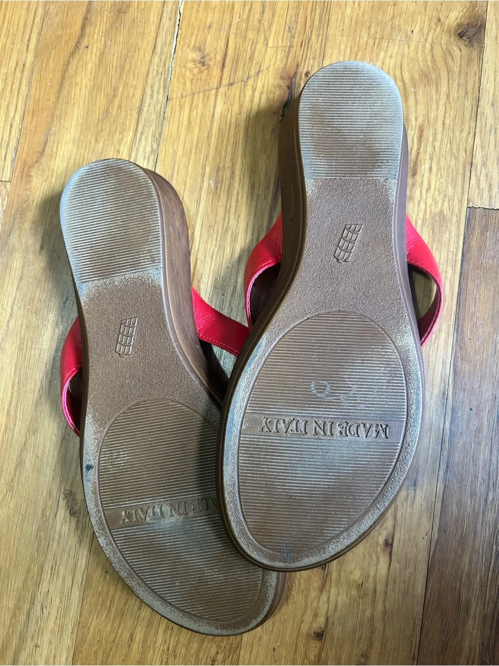 Italian Shoemakers Red Leather Sandals with Rhinestone Petal Flower Sz 6